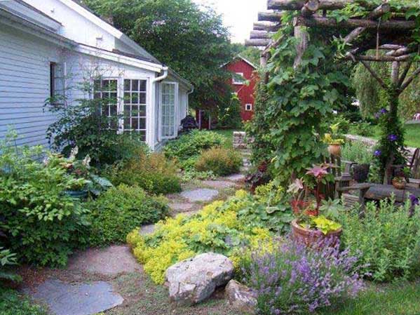 Intimate country gardens